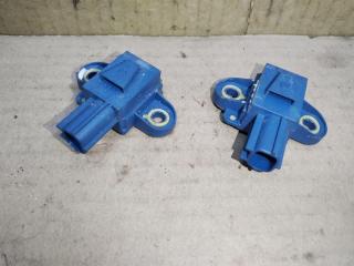 датчик удара Volkswagen Golf Plus 2 поколение 2010, 1.6 л., TDi, CAY, дизель, МКПП, черный, хетчбэк 5 дв., передний привод, 5M0955557