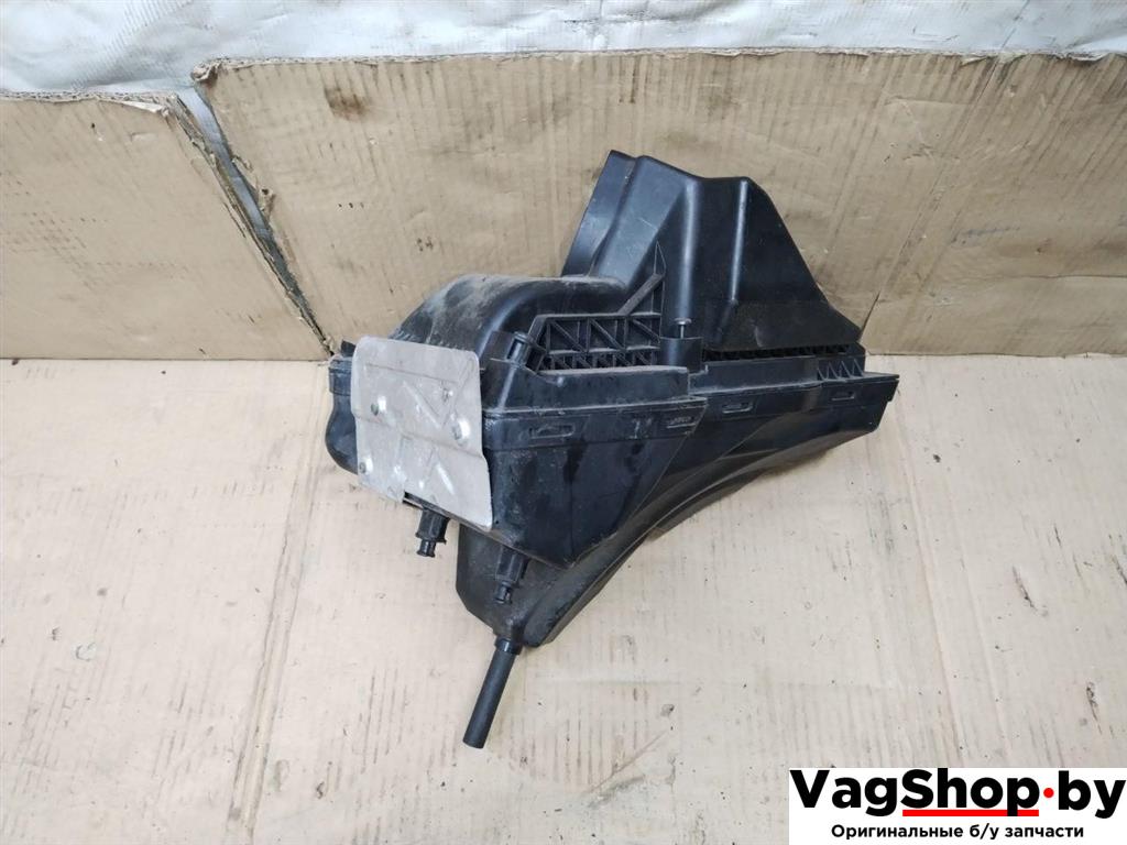 корпус воздушного фильтра Audi Q5 8R 2009, 2.0 л., TFSI, CDN, бензин, АКПП, черный, внедорожник 5 дв., полный привод, 8R0133843B, 8R0133837E - фото №1