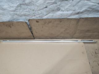 уплотнитель Volkswagen Touareg 1 поколение [рестайлинг] 2008, 2.5 л., TDi, BPE, дизель, АКПП, серый, внедорожник 5 дв., полный привод