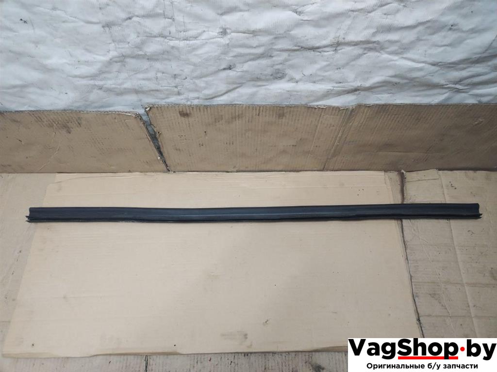 уплотнитель подкапотного пространства Audi Q5 8R 2009, 2.0 л., TFSI, CDN, бензин, АКПП, черный, внедорожник 5 дв., полный привод, 8R0823723A - фото №1