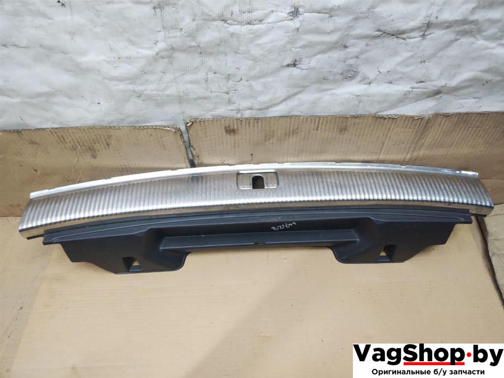накладка внутренняя на заднюю панель кузова Audi Q5 8R 2009, 2.0 л., TFSI, CDN, бензин, АКПП, черный, внедорожник 5 дв., полный привод, 8R0864513C, 8R0864331C - фото №1