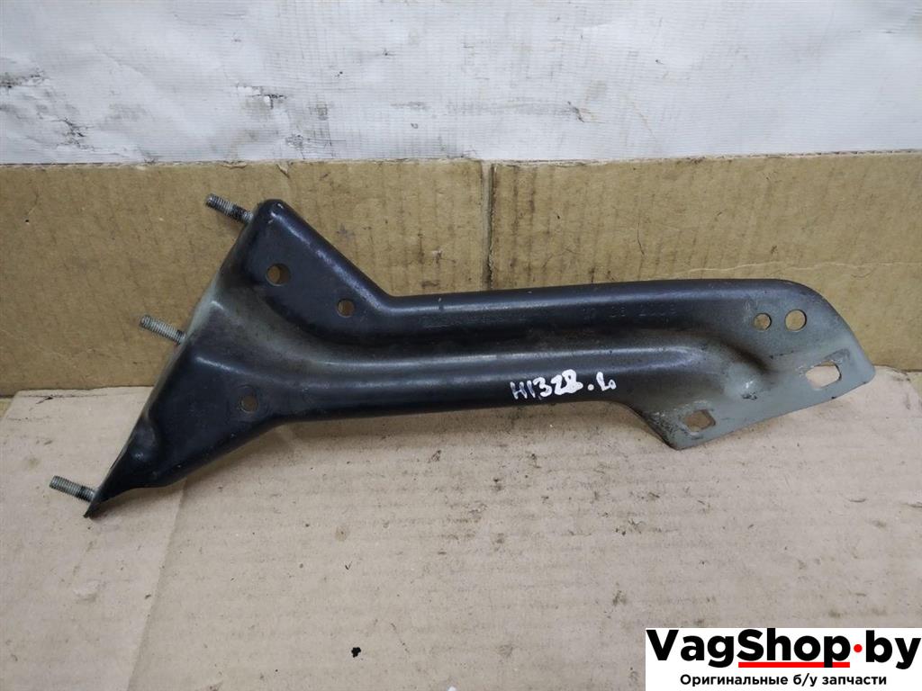 крепление ( кронштейн ) крыла Audi Q5 8R 2009, 2.0 л., TFSI, CDN, бензин, АКПП, черный, внедорожник 5 дв., полный привод, 8R0821135 - фото №1