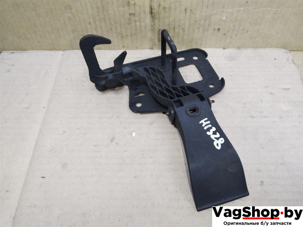 захватный крюк капота Audi Q5 8R 2009, 2.0 л., TFSI, CDN, бензин, АКПП, черный, внедорожник 5 дв., полный привод, 8R0823480 - фото №1