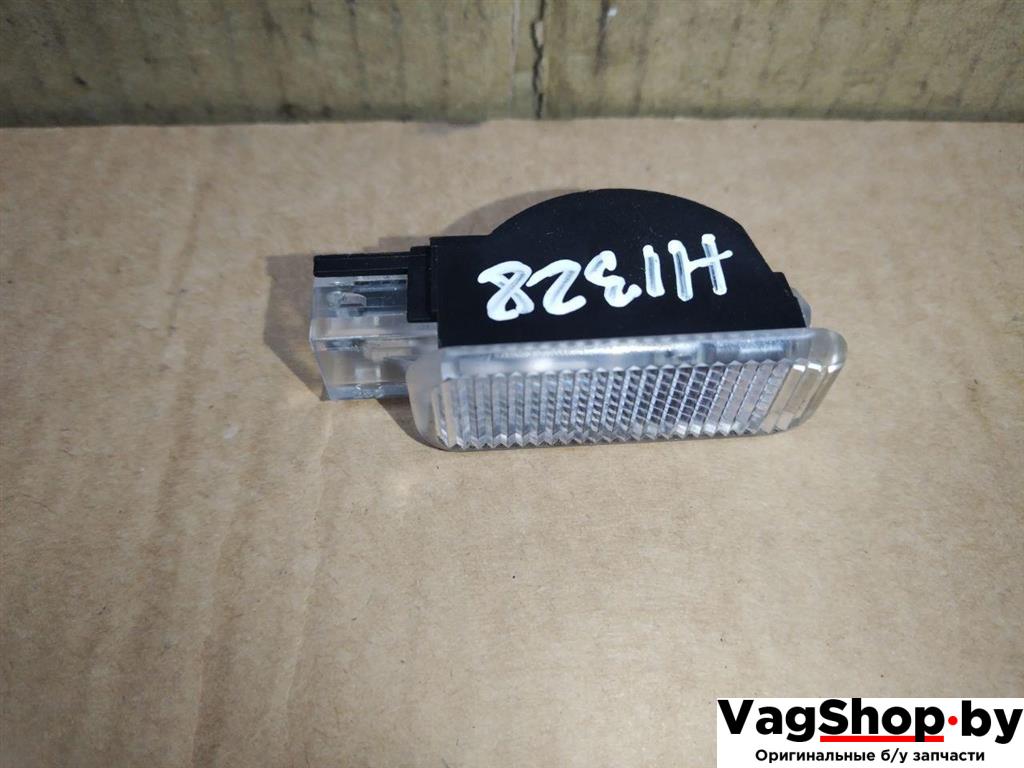 фонарь салона (плафон) Audi Q5 8R 2009, 2.0 л., TFSI, CDN, бензин, АКПП, черный, внедорожник 5 дв., полный привод, 4B0947415A - фото №1
