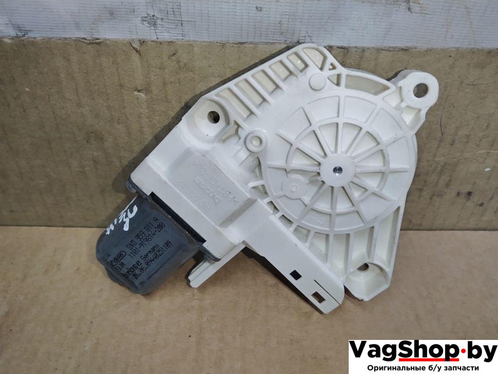 моторчик стеклоподъемника задний левый Audi Q5 8R 2009, 2.0 л., TFSI, CDN, бензин, АКПП, черный, внедорожник 5 дв., полный привод, 8K0959811A - фото №1