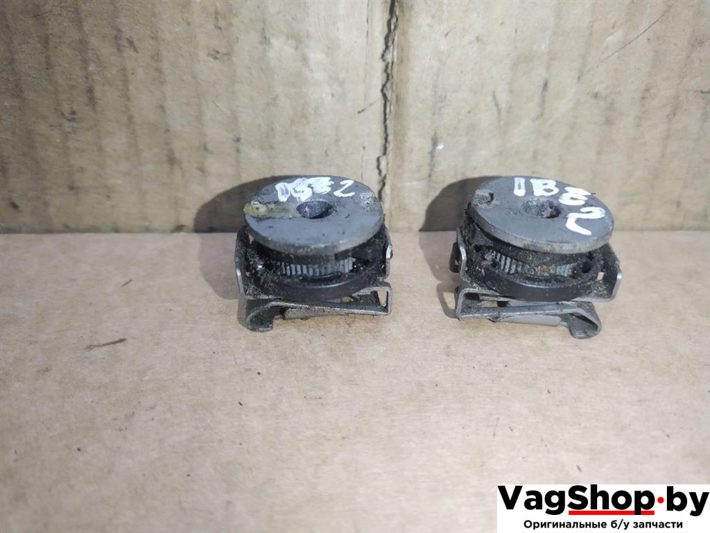 крепление фары правой Volkswagen Touran 2 2013, 1.6 л., TDi, CAY, дизель, МКПП, черный, минивэн, передний привод - фото №1