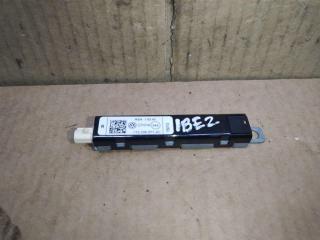 усилитель антенны Volkswagen Touran 2 2013, 1.6 л., TDi, CAY, дизель, МКПП, черный, минивэн, передний привод, 1T0035577AC