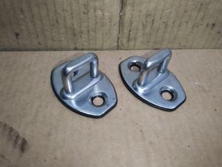 ответная часть (скоба) замка двери Volkswagen Touran 2 2013, 1.6 л., TDi, CAY, дизель, МКПП, черный, минивэн, передний привод, 5M0837033