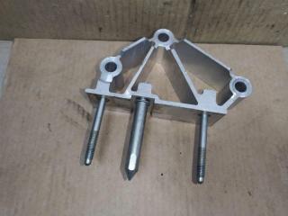 кронштейн (крепление) Volkswagen Touran 2 2013, 1.6 л., TDi, CAY, дизель, МКПП, черный, минивэн, передний привод, 1K1857021D