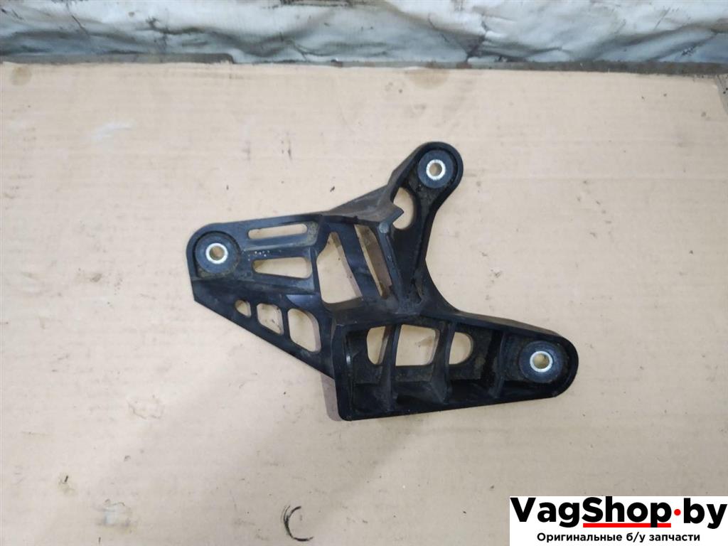 Кронштейн крепления троса КПП Volkswagen Touran 2 2013, 1.6 л., TDi, CAY, дизель, МКПП, черный, минивэн, передний привод, 1K0711789G - фото №1