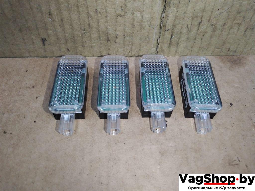 фонарь салона (плафон) Audi A6 4G/C7 2012, 2.0 л., TDi, CGL, дизель, АКПП, серый, универсал, передний привод, 4E0947415 - фото №1