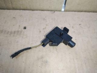 выключатель концевой (концевик) Volkswagen Golf Plus 2 поколение 2010, 1.6 л., TDi, CAY, дизель, МКПП, черный, хетчбэк 5 дв., передний привод, 1J0947561C