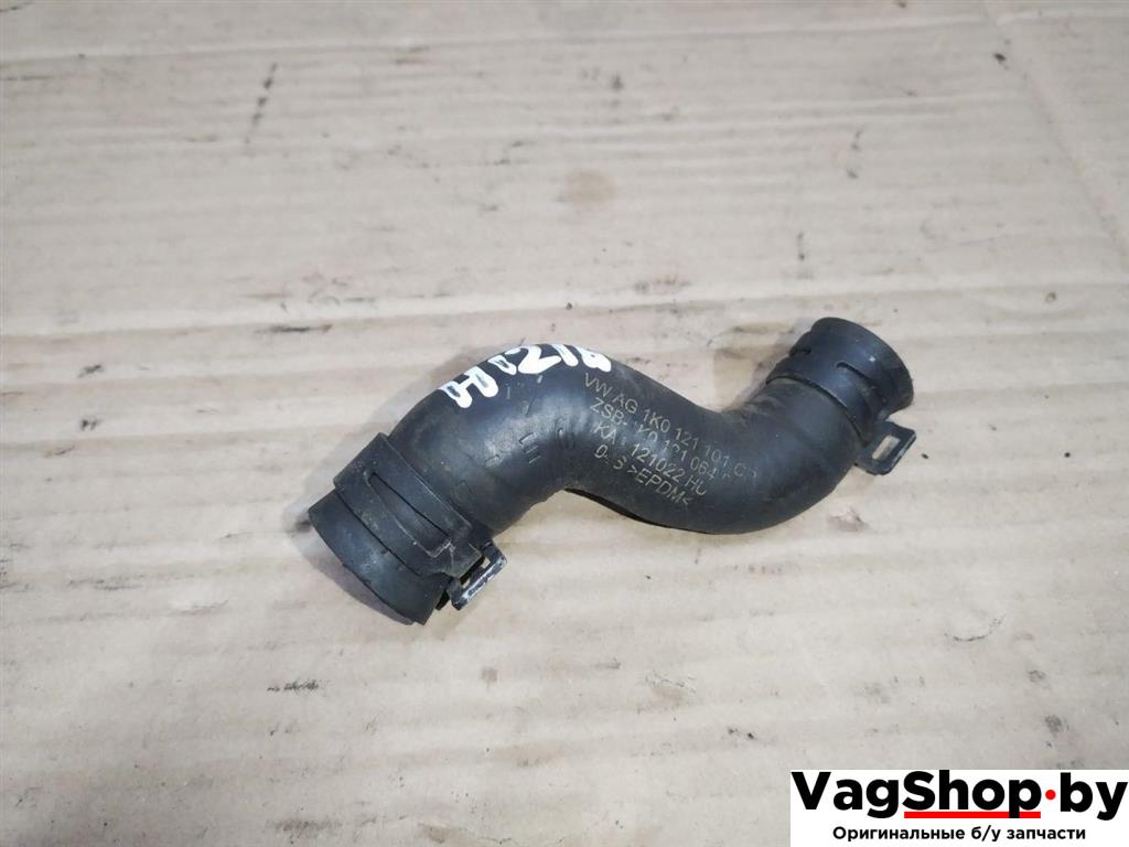 патрубок (трубопровод, шланг) Volkswagen Golf Plus 2 поколение 2010, 1.6 л., TDi, CAY, дизель, МКПП, черный, хетчбэк 5 дв., передний привод, 1K0121101CP - фото №1