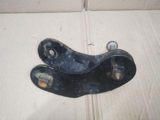 кронштейн рессоры Volkswagen Caddy 3 поколение [рестайлинг] 2012, 2.0 л., TDi, CFH, дизель, АКПП, белый, минивэн, передний привод, 2K0599193, 2K0599196A