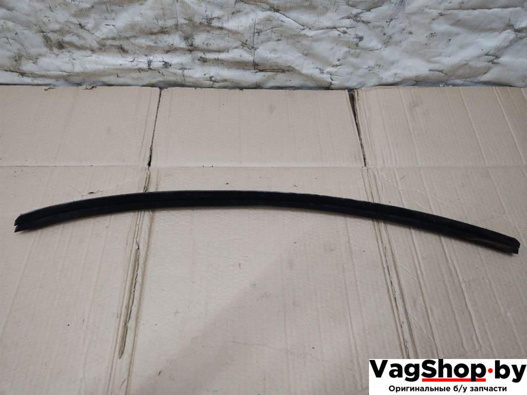 уплотнитель Audi Q7 4L 2008, 3.0 л., TDi, дизель, АКПП, черный, внедорожник 5 дв., полный привод, 4L0839479 - фото №1