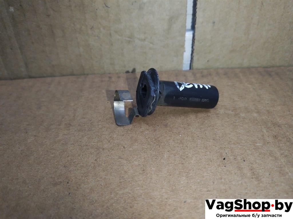 лючок топливного бака Audi Q7 4L 2008, 3.0 л., TDi, дизель, АКПП, черный, внедорожник 5 дв., полный привод, 4F5809899D - фото №1