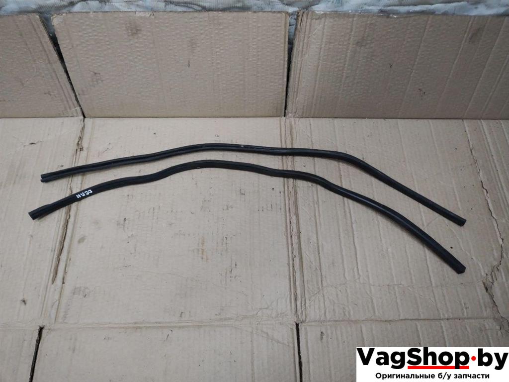 уплотнитель Audi Q7 4L 2008, 3.0 л., TDi, дизель, АКПП, черный, внедорожник 5 дв., полный привод, 7L6819037, 7L6819048 - фото №1