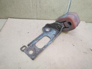 кронштейн глушителя Audi A6 4F/C6 [рестайлинг] 2010, 2.7 л., TDi, CAN, дизель, АКПП, черный, седан, передний привод, 4F0253144S, 4F0253147D