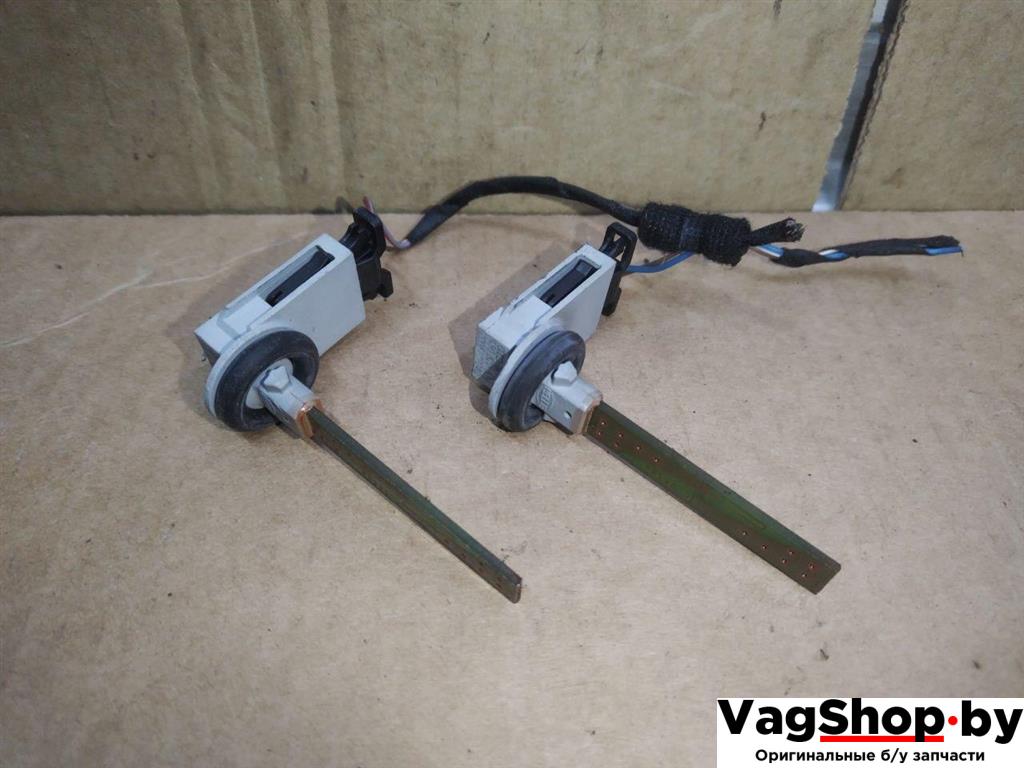 датчик температуры Volkswagen Sharan 2 поколение 2011, 2.0 л., TDi, CFF, дизель, МКПП, черный, минивэн, передний привод, 4B0820539 - фото №1