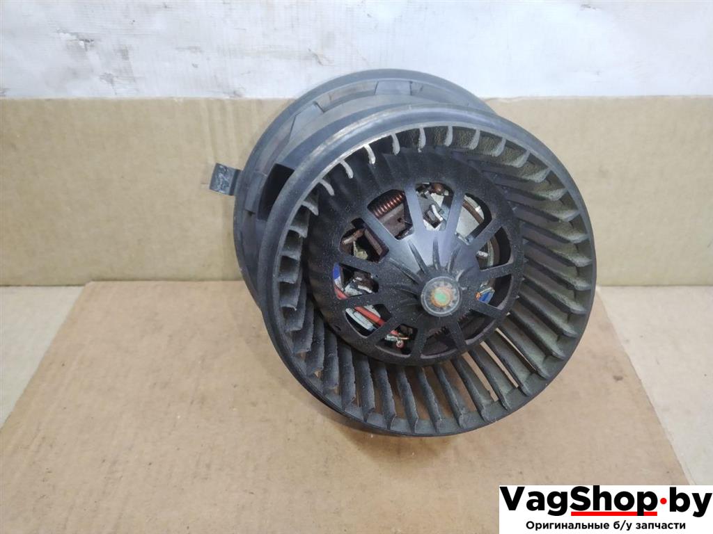 моторчик печки Volkswagen Sharan 2 поколение 2011, 2.0 л., TDi, CFF, дизель, МКПП, черный, минивэн, передний привод, 1K2820015G - фото №1