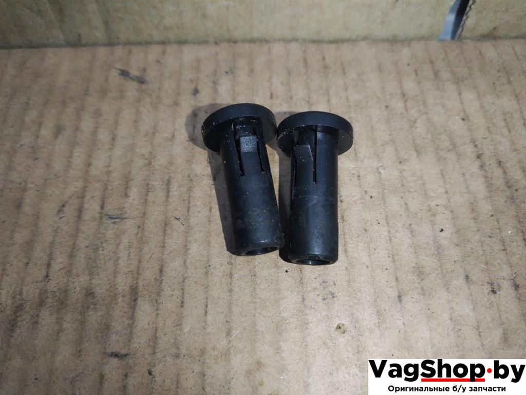 кронштейн радиатора Audi A6 4F/C6 2006, 3.2 л., FSI, AUK, бензин, АКПП, белый, универсал, полный привод, 8D0121200 - фото №1