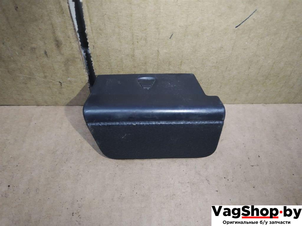 пластик Volkswagen Sharan 2 поколение 2011, 2.0 л., TDi, CFF, дизель, МКПП, черный, минивэн, передний привод, 7N0864551 - фото №1