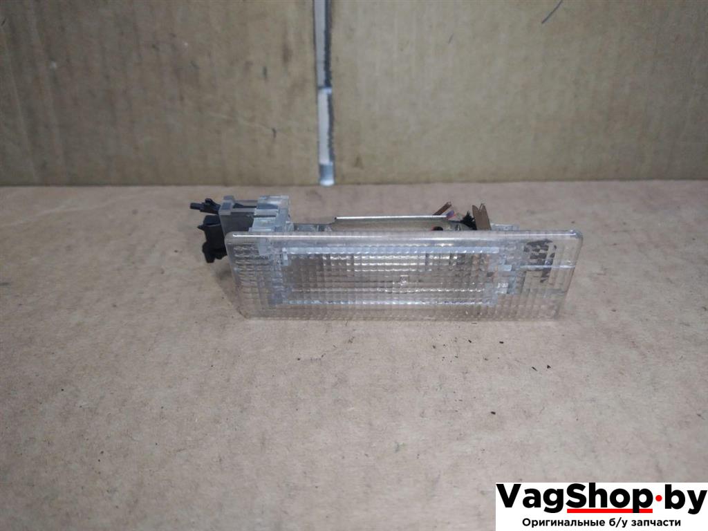 фонарь салона (плафон) Volkswagen Sharan 2 поколение 2011, 2.0 л., TDi, CFF, дизель, МКПП, черный, минивэн, передний привод, 7L6947101A - фото №1