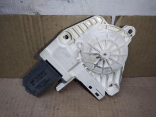 моторчик стеклоподъемника передний правый Volkswagen Sharan 2 поколение 2011, 2.0 л., TDi, CFF, дизель, МКПП, черный, минивэн, передний привод, 8K0959801B