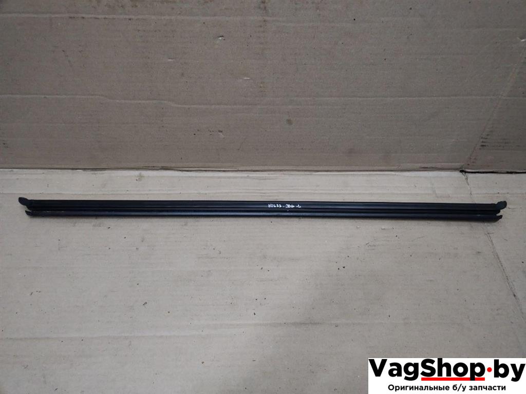 уплотнитель двери Volkswagen Sharan 2 поколение 2011, 2.0 л., TDi, CFF, дизель, МКПП, черный, минивэн, передний привод, 7N0843695 - фото №1
