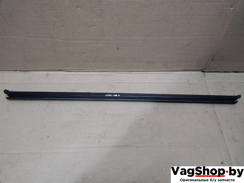 уплотнитель двери Volkswagen Sharan 2 поколение 2011, 2.0 л., TDi, CFF, дизель, МКПП, черный, минивэн, передний привод, 7N0843696 - фото №1