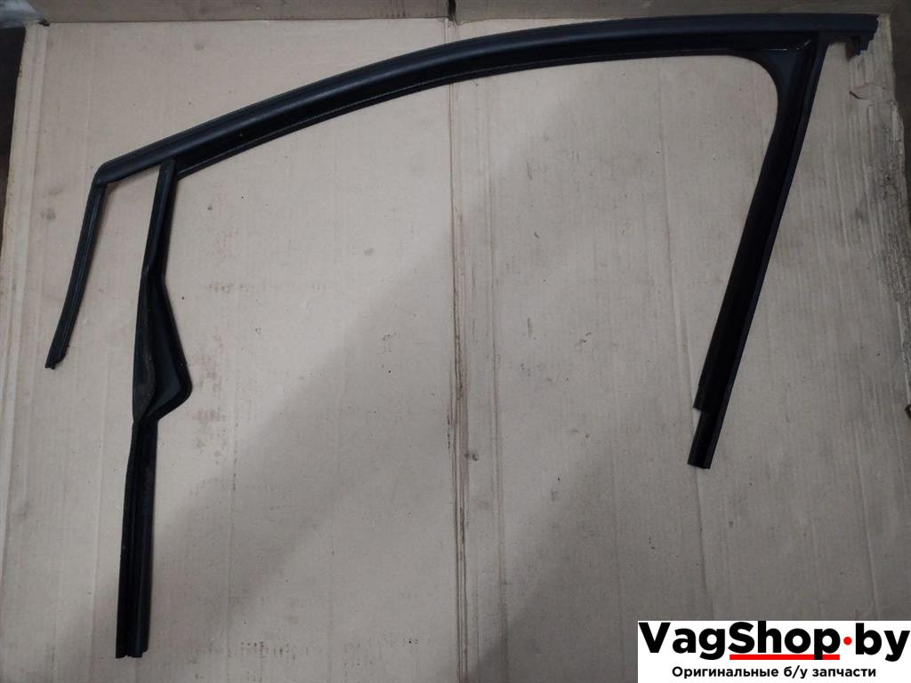 направляющая стекла Volkswagen Sharan 2 поколение 2011, 2.0 л., TDi, CFF, дизель, МКПП, черный, минивэн, передний привод, 7N0837431F - фото №1