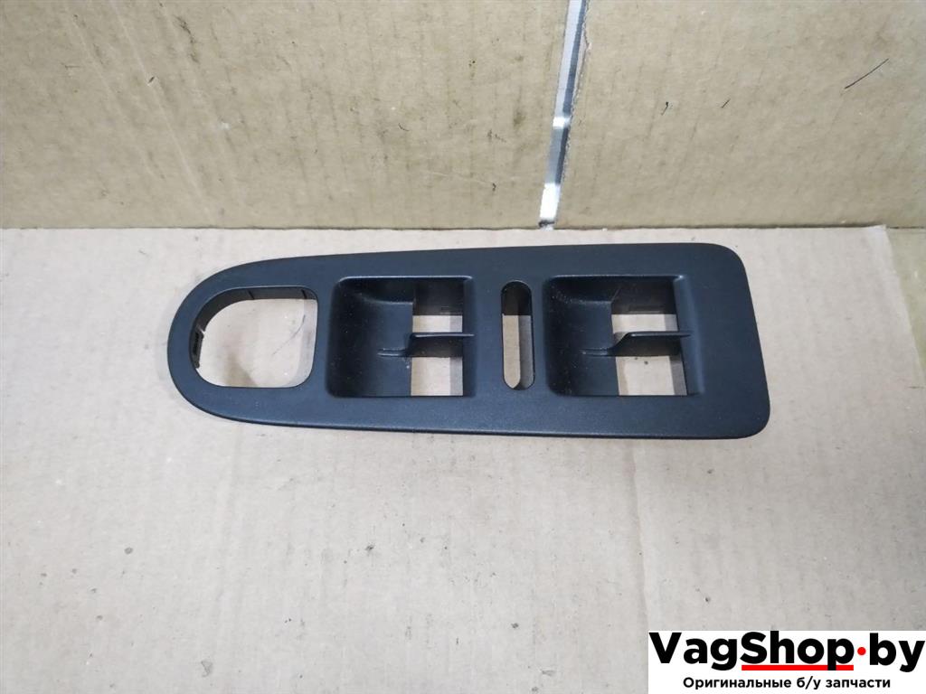 накладка двери (крышки) багажника Volkswagen Sharan 2 поколение 2011, 2.0 л., TDi, CFF, дизель, МКПП, черный, минивэн, передний привод, 7N0868247 - фото №1