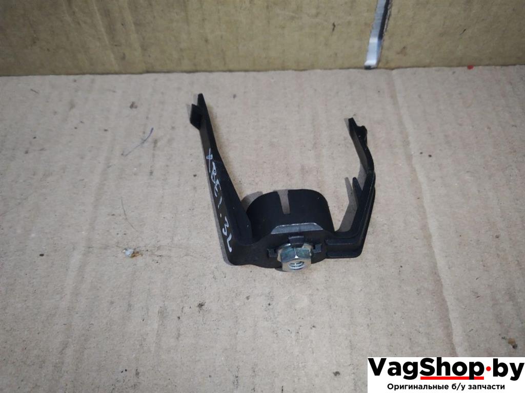 Кронштейн крепления фонаря заднего левого Audi A4 B8/8K 2010, 2.7 л., TDi, CGK, дизель, МКПП, белый, седан, передний привод, 16701500 - фото №1