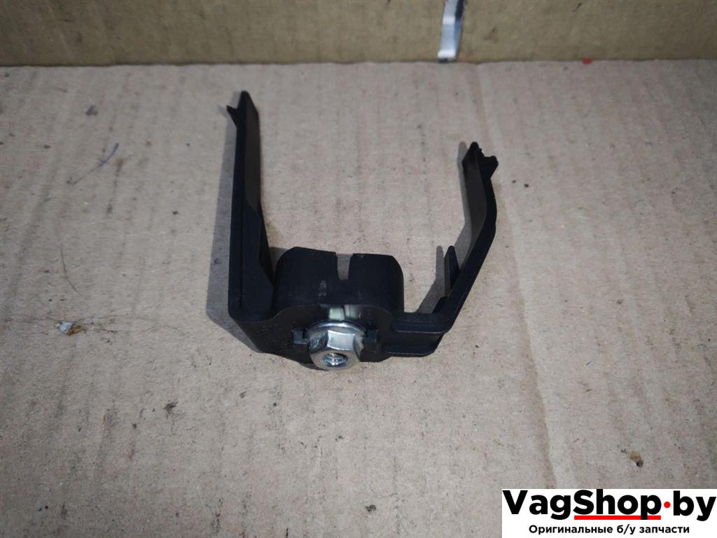 Кронштейн крепления фонаря заднего правого Audi A4 B8/8K 2010, 2.7 л., TDi, CGK, дизель, МКПП, белый, седан, передний привод, 16701600 - фото №1