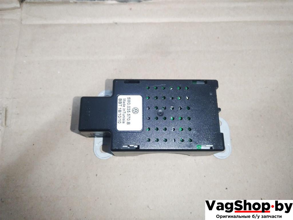 усилитель антенны Volkswagen Golf Plus 2 поколение 2010, 1.6 л., TDi, CAY, дизель, АКПП, красный, хетчбэк 5 дв., передний привод, 5M0035570B - фото №1