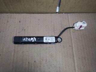 усилитель антенны Volkswagen Golf Plus 2 поколение 2010, 1.6 л., TDi, CAY, дизель, АКПП, красный, хетчбэк 5 дв., передний привод, 5M0035577F