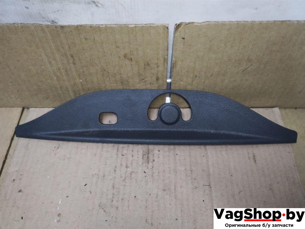 накладка двери (крышки) багажника Volkswagen Touareg 1 поколение 2006, 2.5 л., TDi, BAC, дизель, АКПП, синий, внедорожник 5 дв., полный привод, 7L6867927C - фото №1