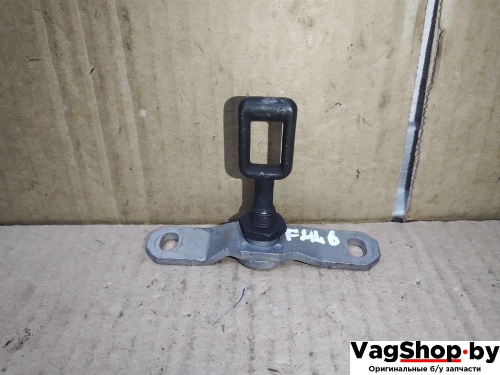 замок багажника Volkswagen Touareg 1 поколение 2006, 2.5 л., TDi, BAC, дизель, АКПП, синий, внедорожник 5 дв., полный привод, 7L6845137C - фото №1