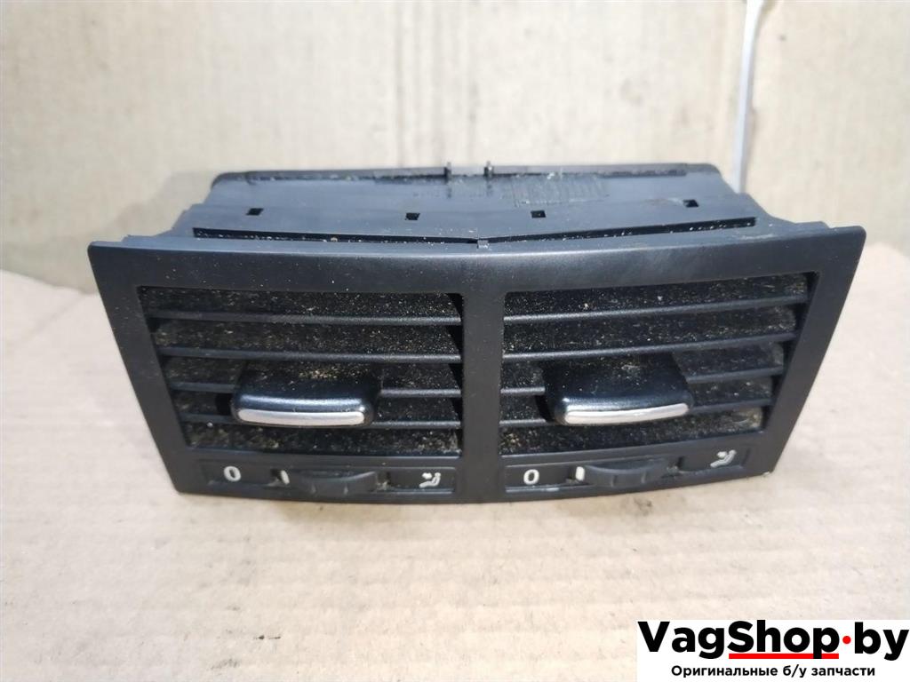 дефлектор обдува салона Volkswagen Touareg 1 поколение 2006, 2.5 л., TDi, BAC, дизель, АКПП, синий, внедорожник 5 дв., полный привод, 7L6819203D - фото №1