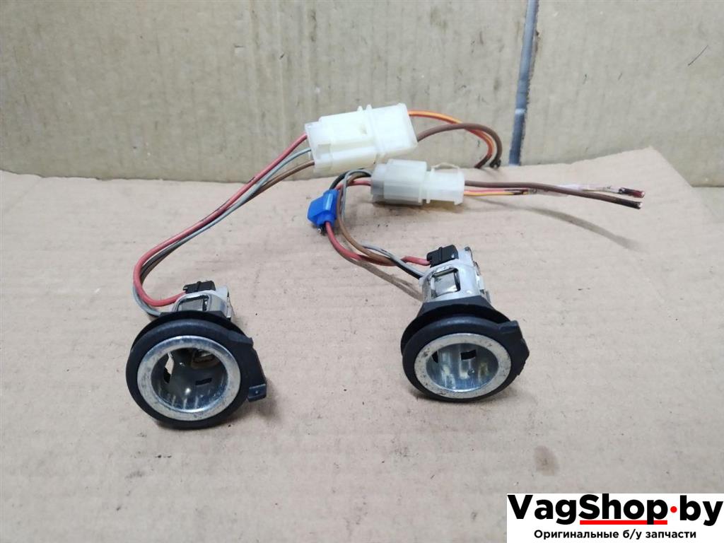 прикуриватель Volkswagen Touareg 1 поколение 2006, 2.5 л., TDi, BAC, дизель, АКПП, синий, внедорожник 5 дв., полный привод, 1J0919309B - фото №1