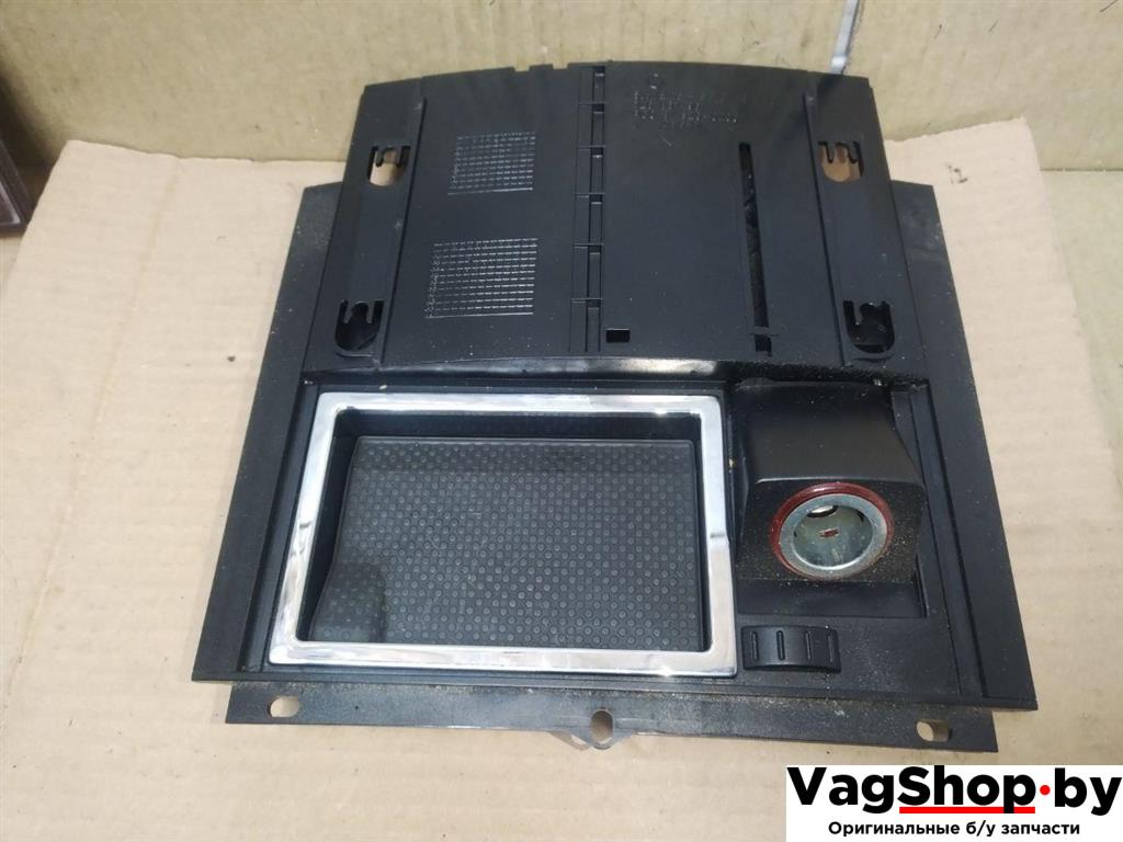 пепельница Volkswagen Touareg 1 поколение 2006, 2.5 л., TDi, BAC, дизель, АКПП, синий, внедорожник 5 дв., полный привод, 7L6857961B, 7L6863071D - фото №1