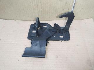 захватный крюк капота Volkswagen Touareg 1 поколение 2006, 2.5 л., TDi, BAC, дизель, АКПП, синий, внедорожник 5 дв., полный привод, 6Q0823480B