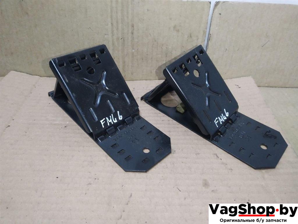 упор противооткатный Volkswagen Touareg 1 поколение 2006, 2.5 л., TDi, BAC, дизель, АКПП, синий, внедорожник 5 дв., полный привод, 7L0860321A - фото №1