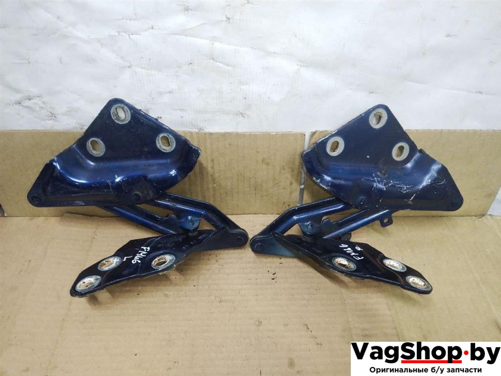 петля капота Volkswagen Touareg 1 поколение 2006, 2.5 л., TDi, BAC, дизель, АКПП, синий, внедорожник 5 дв., полный привод, 7L6823301, 7L6823302 - фото №1