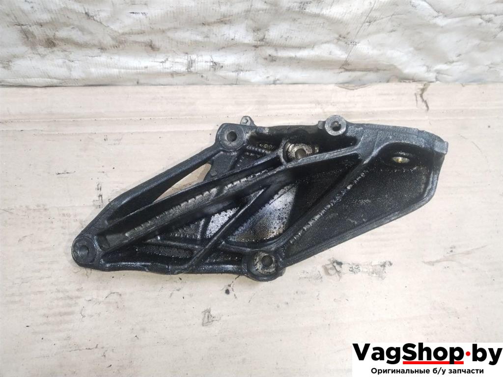 кронштейн двигателя Volkswagen Touareg 1 поколение 2006, 2.5 л., TDi, BAC, дизель, АКПП, синий, внедорожник 5 дв., полный привод, 070199307A - фото №1