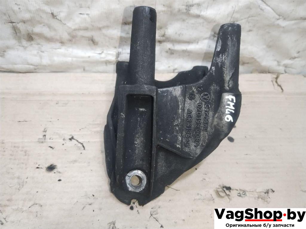 кронштейн двигателя Volkswagen Touareg 1 поколение 2006, 2.5 л., TDi, BAC, дизель, АКПП, синий, внедорожник 5 дв., полный привод, 070199308A - фото №1