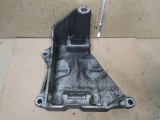 кронштейн генератора Volkswagen Touareg 1 поколение [рестайлинг] 2008, 2.5 л., TDi, BPE, дизель, АКПП, серый, внедорожник 5 дв., полный привод, 070903143C