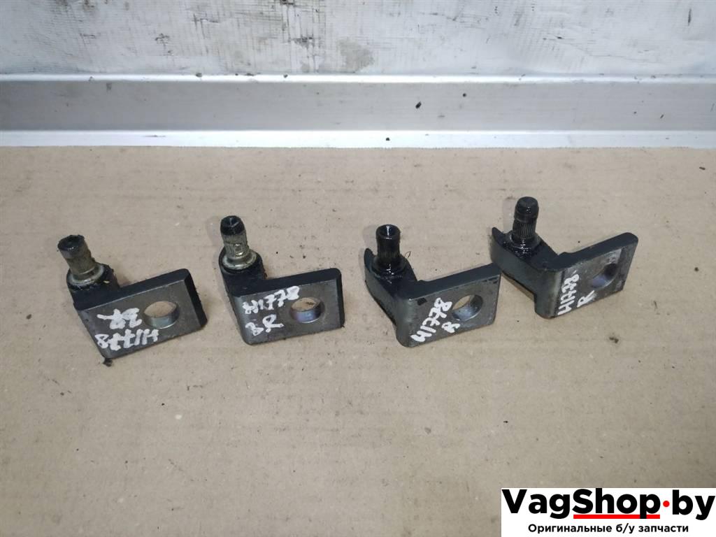 петля двери Audi A8 D4/4H 2011, 3.0 л., TDi, CDT, дизель, АКПП, синий, седан, полный привод - фото №1