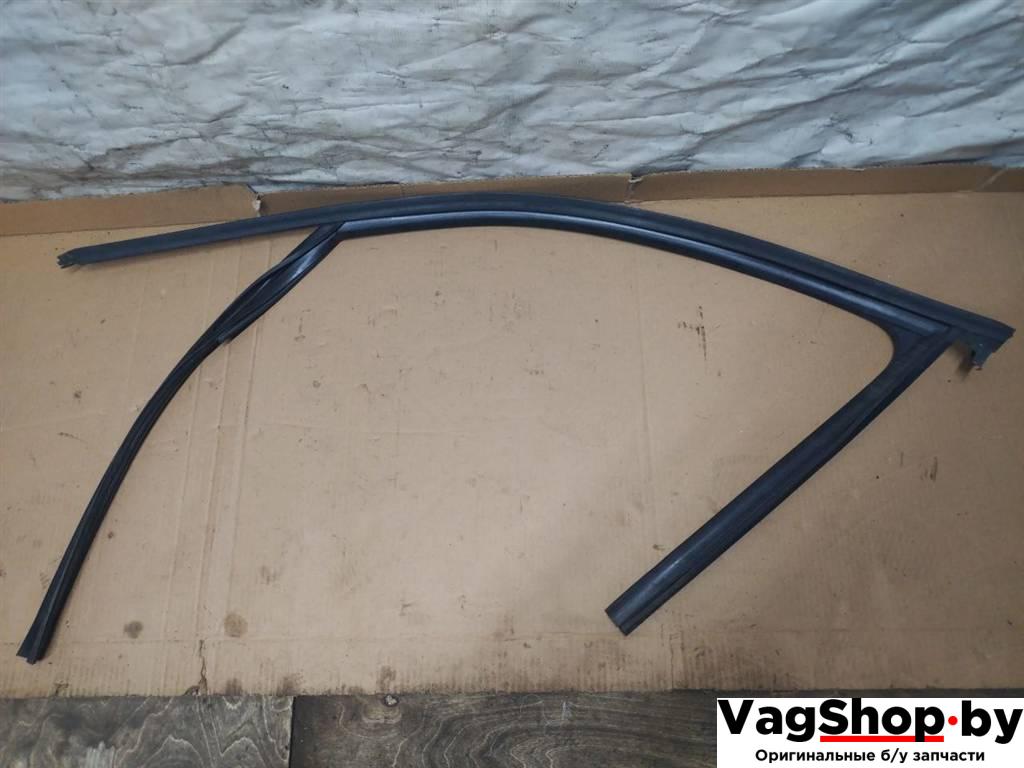 направляющая стекла Audi Q5 8R 2011, 3.0 л., TDi, CCW, дизель, АКПП, серый, внедорожник 5 дв., полный привод, 8R0837439G - фото №1