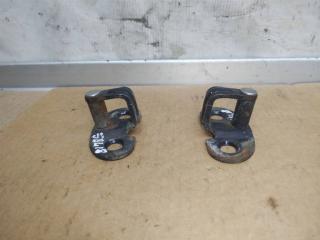 ответная часть (скоба) замка двери Volkswagen Caddy 3 поколение [рестайлинг] 2012, 2.0 л., TDi, CFH, дизель, МКПП, белый, минивэн, передний привод, 2K0827512A